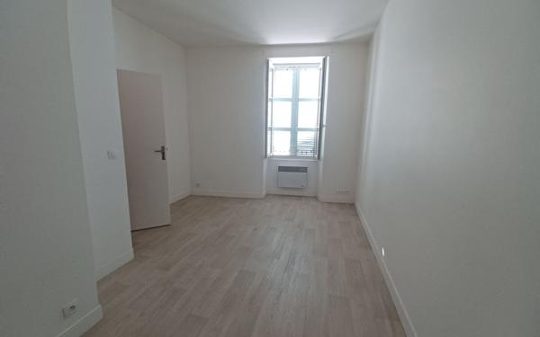 Immeuble à vendre    14 pièces •  Le Dorat