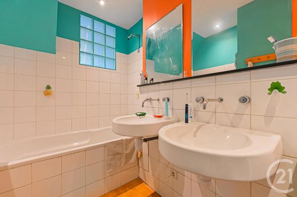 Appartement F3 à vendre  3 pièces - 91,07 m 2   PARIS  - 75020