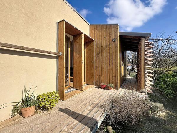 Meyreuil - Maison bioclimatique - plain-pied - 5 pièces - 106 m2 - garage - dépendance