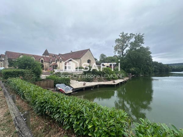 Villa de 2200 m2,9 ha d'étang et foret.