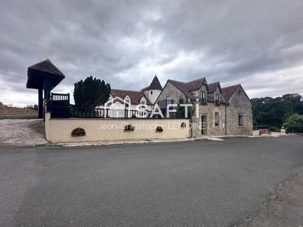 Villa de 2200 m2,9 ha d'étang et foret.