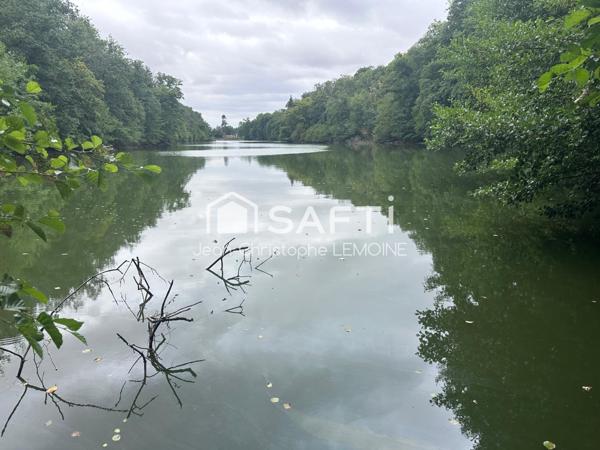 Villa de 2200 m2,9 ha d'étang et foret.