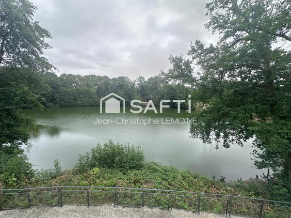 Villa de 2200 m2,9 ha d'étang et foret.