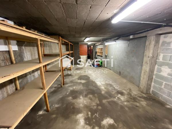 Commerce de proximité. Mur en vente, bail deja en cours