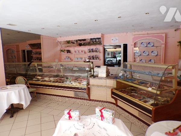 Ensemble immobilier à usage mixte