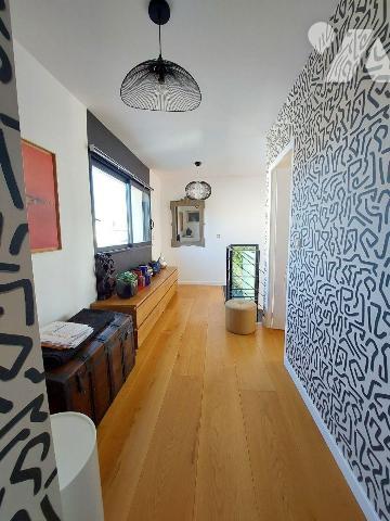 A VENDRE - BETTON (35) Maison de 198 m² + piscine + garage.
Maison moderne de 2013, avec 198 m...