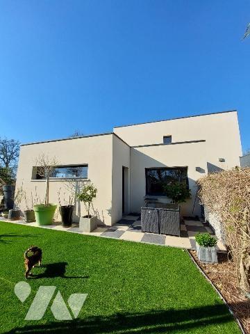 A VENDRE - BETTON (35) Maison de 198 m² + piscine + garage.
Maison moderne de 2013, avec 198 m...