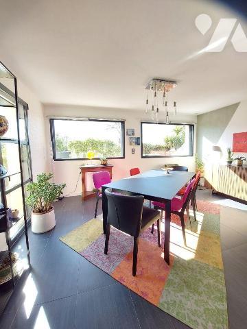 A VENDRE - BETTON (35) Maison de 198 m² + piscine + garage.
Maison moderne de 2013, avec 198 m...