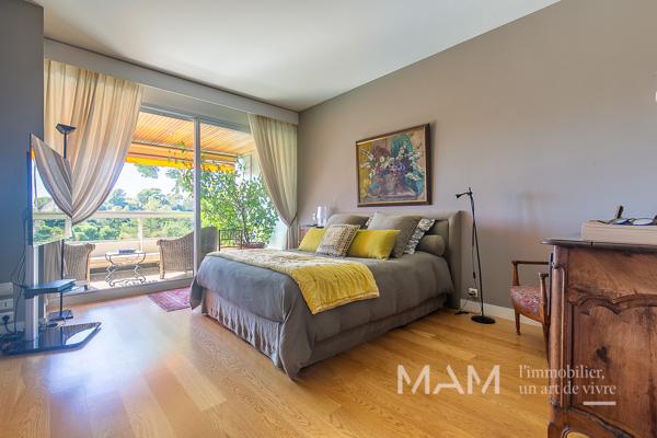 T4/5 de PRESTIGE "CARRÉ d'OR" 13008 - 2 TERRASSES - VUE MER dans un ÉCRIN de NATURE PRÉSERVÉE.