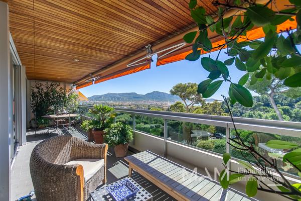 T4/5 de PRESTIGE "CARRÉ d'OR" 13008 - 2 TERRASSES - VUE MER dans un ÉCRIN de NATURE PRÉSERVÉE.