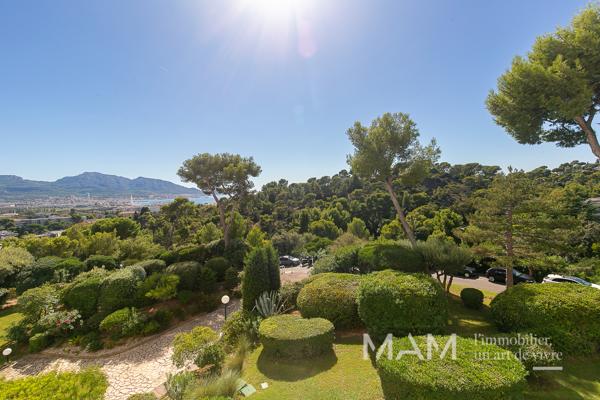 T4/5 de PRESTIGE "CARRÉ d'OR" 13008 - 2 TERRASSES - VUE MER dans un ÉCRIN de NATURE PRÉSERVÉE.
