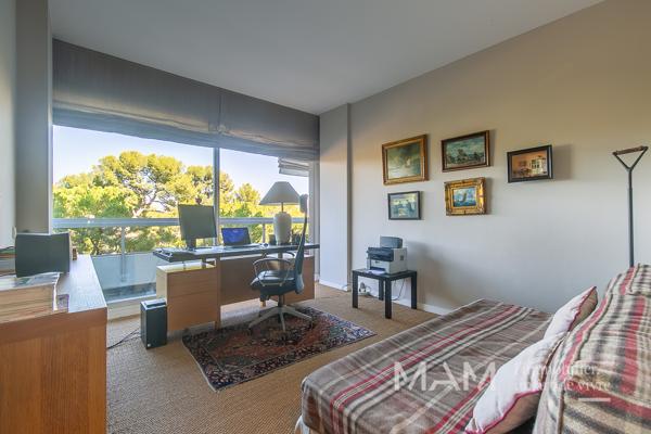 T4/5 de PRESTIGE "CARRÉ d'OR" 13008 - 2 TERRASSES - VUE MER dans un ÉCRIN de NATURE PRÉSERVÉE.