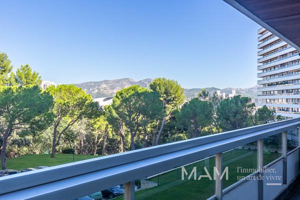 T4/5 de PRESTIGE "CARRÉ d'OR" 13008 - 2 TERRASSES - VUE MER dans un ÉCRIN de NATURE PRÉSERVÉE.
