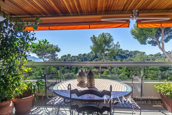 T4/5 de PRESTIGE "CARRÉ d'OR" 13008 - 2 TERRASSES - VUE MER dans un ÉCRIN de NATURE PRÉSERVÉE.