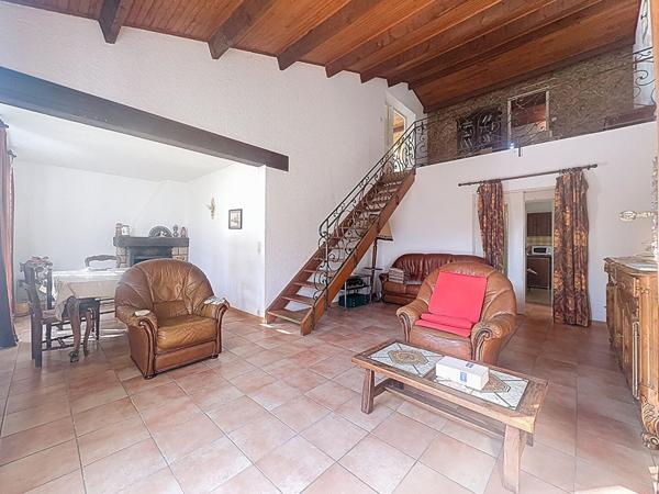 Maison Orange d'environ 121m²