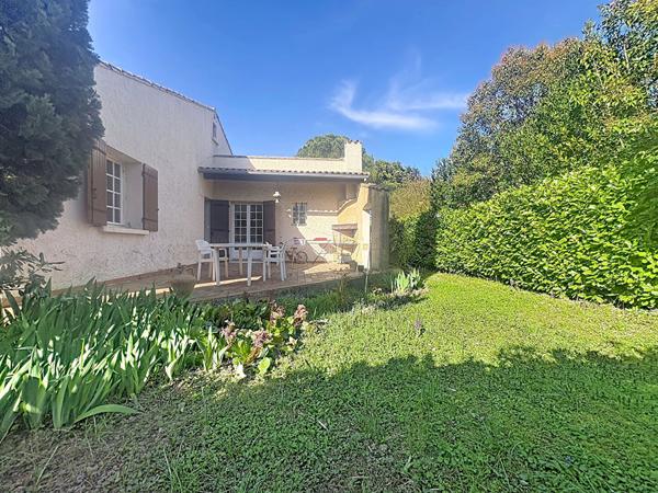 Maison Orange d'environ 121m²