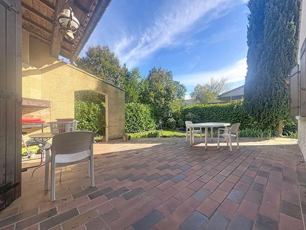 Maison Orange d'environ 121m²