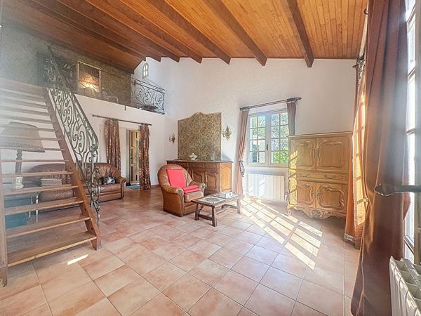 Maison Orange d'environ 121m²