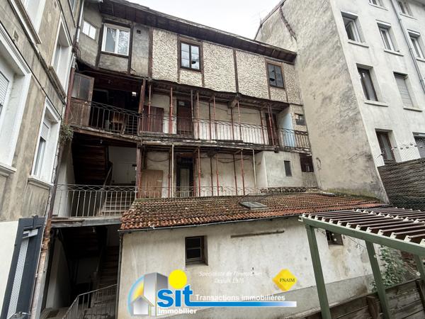 IMMEUBLE À RÉNOVER ENTIÈREMENT - IDÉAL INVESTISSEUR