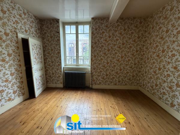 IMMEUBLE À RÉNOVER ENTIÈREMENT - IDÉAL INVESTISSEUR