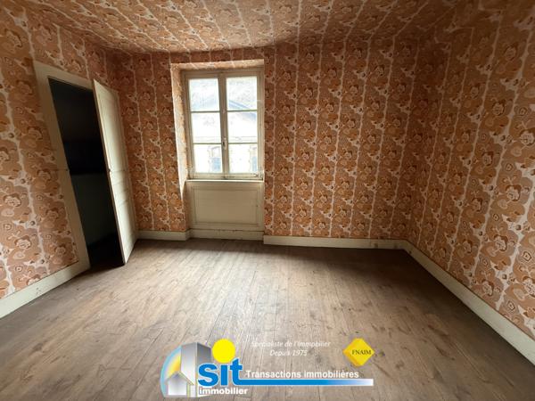 IMMEUBLE À RÉNOVER ENTIÈREMENT - IDÉAL INVESTISSEUR