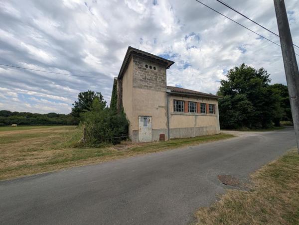 Atelier Agonac 1 pièce(s) 210 m2