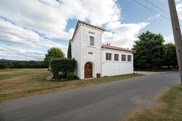 Atelier Agonac 1 pièce(s) 210 m2