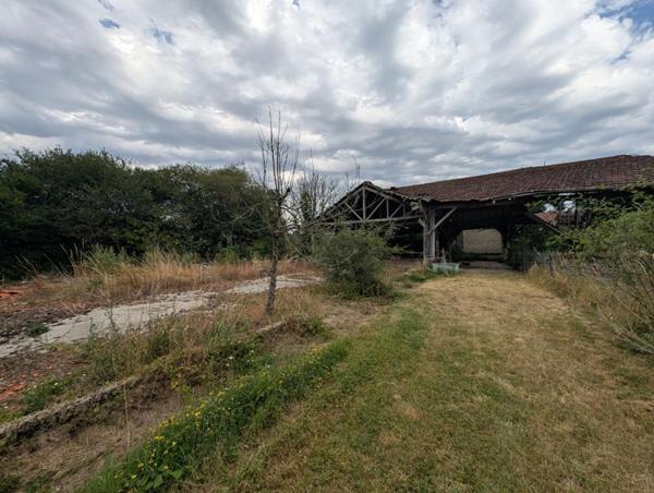 Atelier Agonac 1 pièce(s) 210 m2