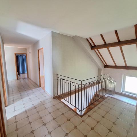 Ensemble immobiler avec maison , studios et très grand dépôt, très rare sur le secteur !!!