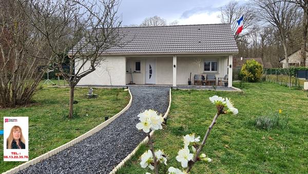 Proche Gaillon à Venables - Au calme dans un très bel environnement  - Maison récente de plain pied sans travaux  avec dépendance sur 1.250 m2 de terrain plat - Prix : 243.500