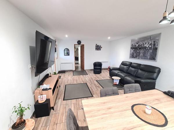 Proche Gaillon à Venables - Au calme dans un très bel environnement  - Maison récente de plain pied sans travaux  avec dépendance sur 1.250 m2 de terrain plat - Prix : 243.500