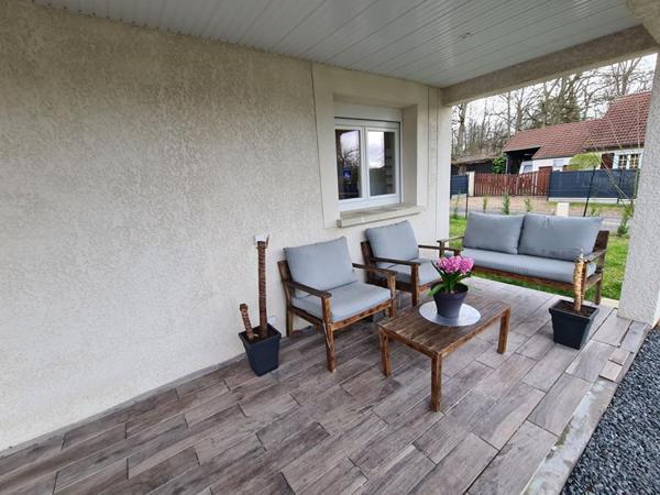 Proche Gaillon à Venables - Au calme dans un très bel environnement  - Maison récente de plain pied sans travaux  avec dépendance sur 1.250 m2 de terrain plat - Prix : 243.500