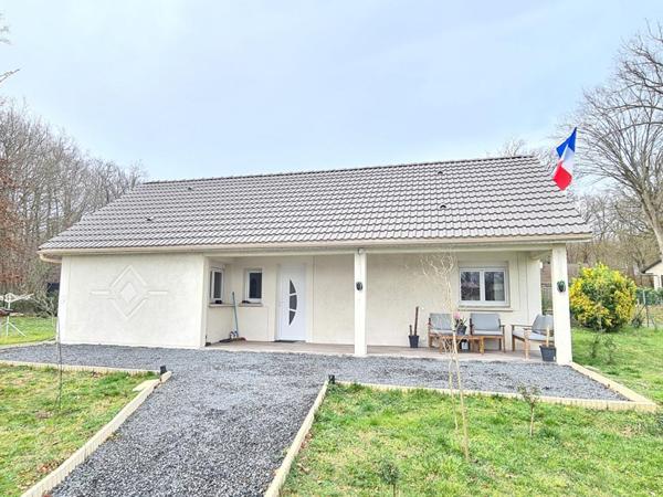 Proche Gaillon à Venables - Au calme dans un très bel environnement  - Maison récente de plain pied sans travaux  avec dépendance sur 1.250 m2 de terrain plat - Prix : 243.500