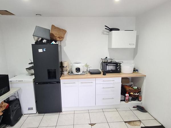 Proche Gaillon à Venables - Au calme dans un très bel environnement  - Maison récente de plain pied sans travaux  avec dépendance sur 1.250 m2 de terrain plat - Prix : 243.500