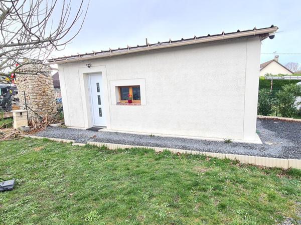 Proche Gaillon à Venables - Au calme dans un très bel environnement  - Maison récente de plain pied sans travaux  avec dépendance sur 1.250 m2 de terrain plat - Prix : 243.500