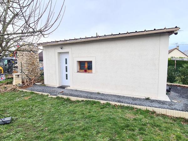 Proche Gaillon à Venables - Au calme dans un très bel environnement  - Maison récente de plain pied sans travaux  avec dépendance sur 1.250 m2 de terrain plat - Prix : 243.500