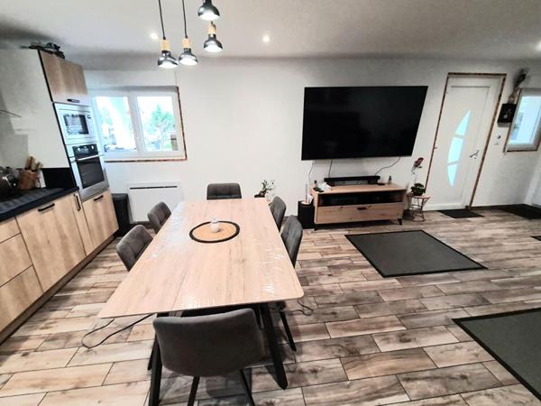 Proche Gaillon à Venables - Au calme dans un très bel environnement  - Maison récente de plain pied sans travaux  avec dépendance sur 1.250 m2 de terrain plat - Prix : 243.500