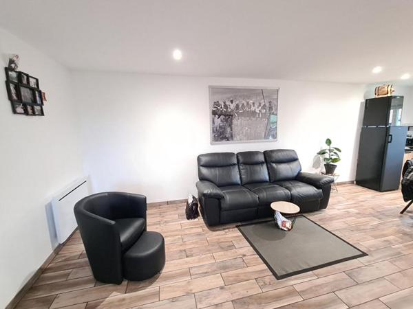 Proche Gaillon à Venables - Au calme dans un très bel environnement  - Maison récente de plain pied sans travaux  avec dépendance sur 1.250 m2 de terrain plat - Prix : 243.500