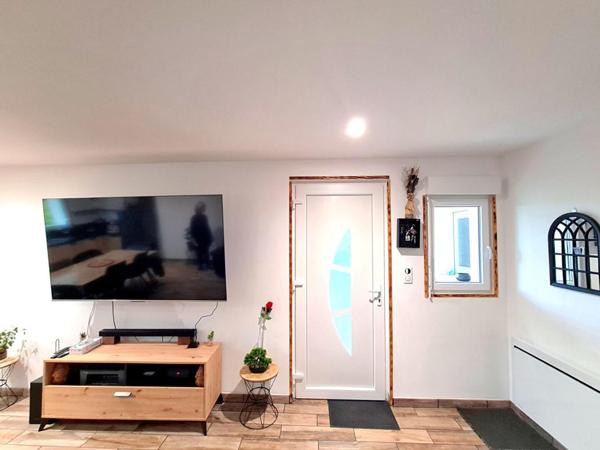 Proche Gaillon à Venables - Au calme dans un très bel environnement  - Maison récente de plain pied sans travaux  avec dépendance sur 1.250 m2 de terrain plat - Prix : 243.500