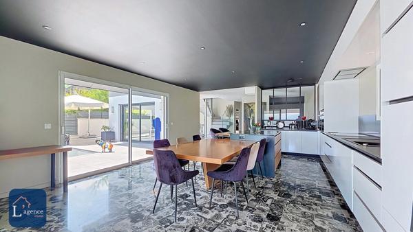 Villa de Standing 303 m2 Piscine à Débordement Vue Mont Blanc Secteur Recherché En Fond D'impasse Au Calme Absolu Divonne-les-Bains 01220