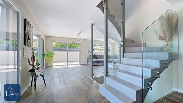 Villa de Standing 303 m2 Piscine à Débordement Vue Mont Blanc Secteur Recherché En Fond D'impasse Au Calme Absolu Divonne-les-Bains 01220