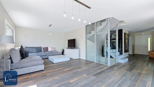 Villa de Standing 303 m2 Piscine à Débordement Vue Mont Blanc Secteur Recherché En Fond D'impasse Au Calme Absolu Divonne-les-Bains 01220