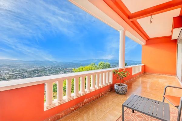 Maison Belle Époque avec piscine et vue mer