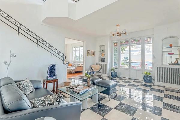 Maison Belle Époque avec piscine et vue mer