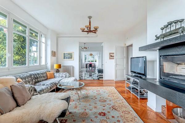 Maison Belle Époque avec piscine et vue mer