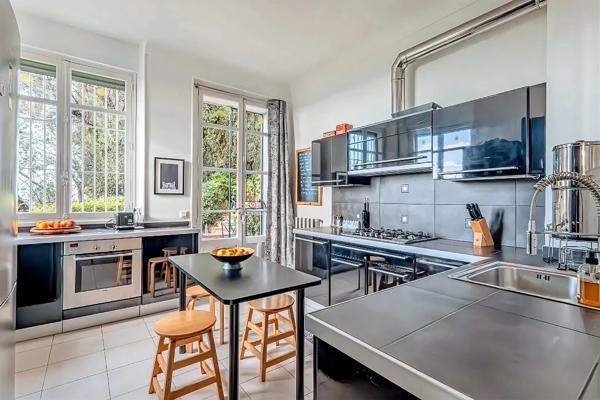 Maison Belle Époque avec piscine et vue mer