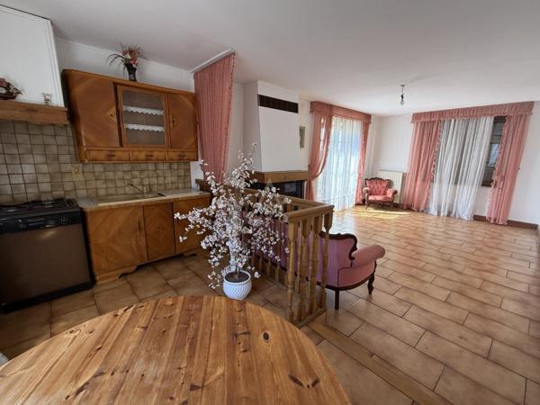 EXCLUSIVITÉ // STE MARIE AUX CHENES // APPARTEMENT À RÉNOVER // 78,5 M2 // 2 CHAMBRES // CAVE