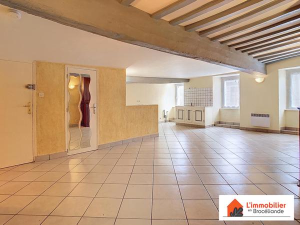 Appartement T2bis de 62m² avec grenier aménageable, hyper centre de Plélan-le-Grand