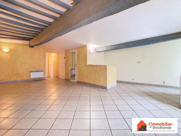 Appartement T2bis de 62m² avec grenier aménageable, hyper centre de Plélan-le-Grand