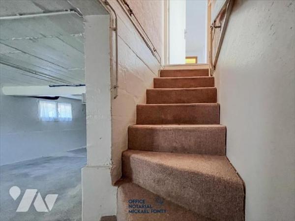 Maison d'habitation sur sous-sol comprenant :
- au rez-de-chaussée un cuisine aménagée et équip...